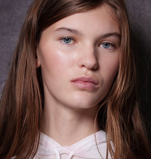 Like Fillers: 7 skincare προϊόντα που δρουν όπως τα ενέσιμα