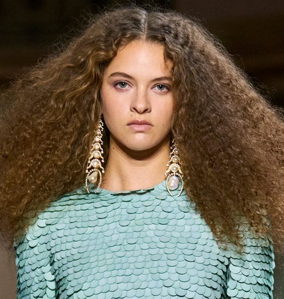 Με αυτά τα beauty items μπορείς να εξασφαλίσεις το πιο εντυπωσιακό look για το ρεβεγιόν της Πρωτοχρονιάς