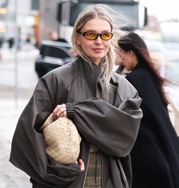 Το πιο stylish combo που φορούν τώρα τα it-girls βρίσκεται ήδη στην ντουλάπα σου