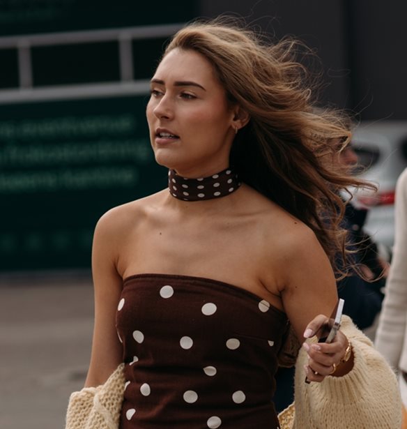 5 φορέματα από ZARA για να φορέσεις την ημέρα του Δεκαπενταύγουστου