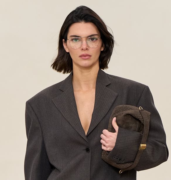 Calvin Klein: Η πανηγυρική επιστροφή στην πασαρέλα και το νέο κεφάλαιο του brand