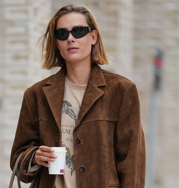Αυτό το suede jacket από ZARA είναι το μόνο που θα χρειαστείς για το φθινόπωρο
