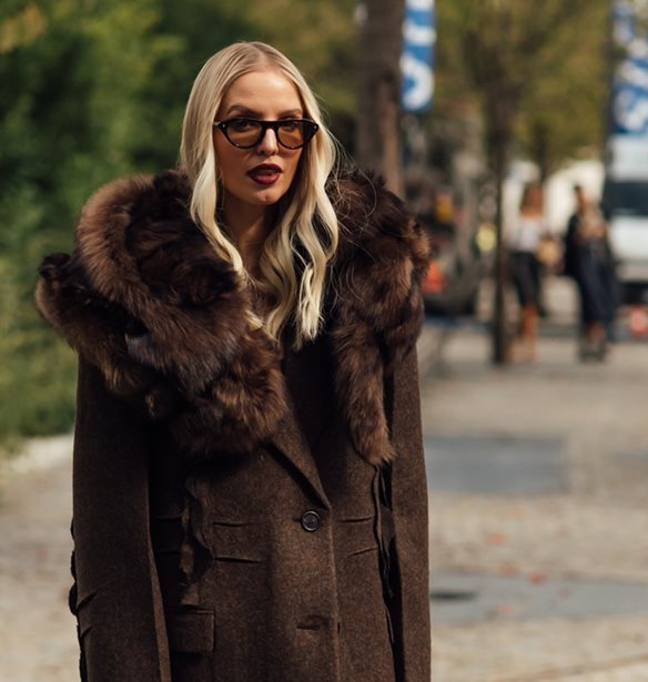 Ξέχνα το καλσόν: Αυτή η τάση θα αναδείξει τα χειμερινά λουκ σου