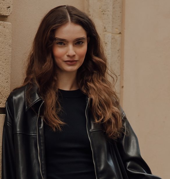 Αντίο suede jacket: Στο Παρίσι αυτό ήταν το πανωφόρι που αναδείχθηκε στο street style