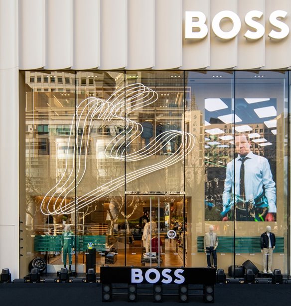 Η BOSS λανσάρει τη νέα συλλογή BOSS X ASTON MARTIN στο halo store της Σανγκάης ενόψει του Grand Prix Κίνας 2025™