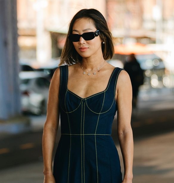 Don't walk, run to ZARA: Το denim φόρεμα - όνειρο που χρειάζεσαι αυτό το φθινόπωρο