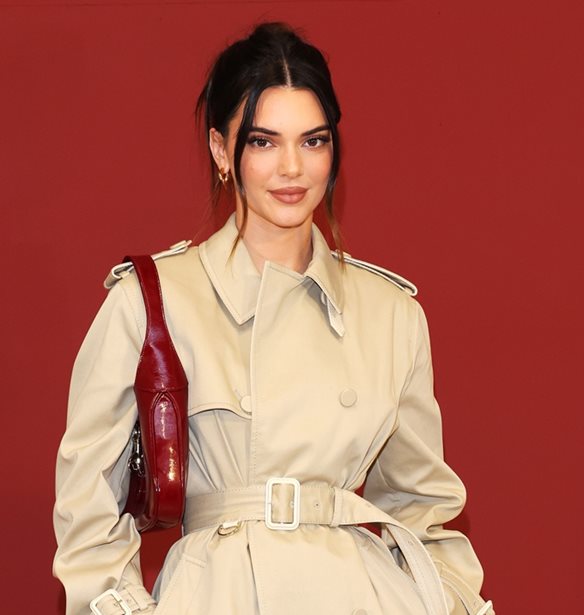 Get inspo: Αυτό είναι το must have πανωφόρι που δεν αποχωρίζονται οι celebrities