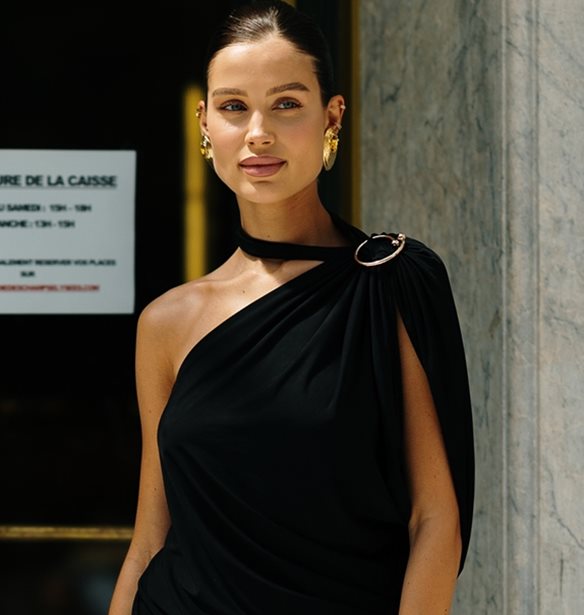ZARA: Ανακαλύψαμε την πιο πρακτική και δροσερή φούστα για τις διακοπές σου