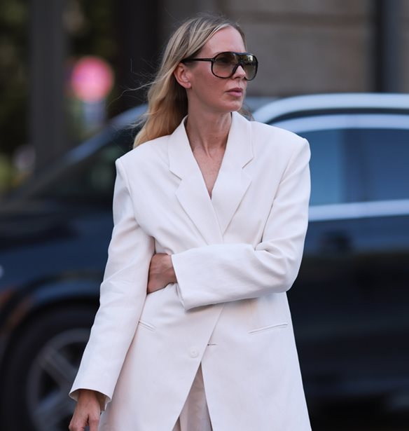 Ghost Blonde: Το πιο ανάλαφρο και φυσικό ξανθό χρώμα για το καλοκαίρι
