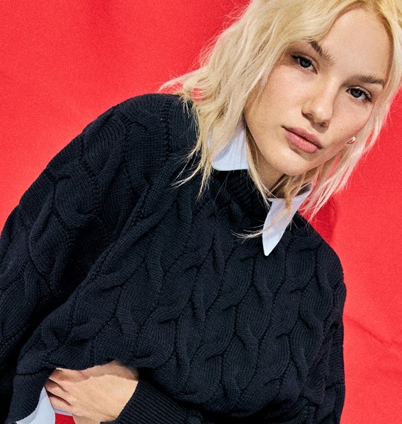 Οι νέες αφίξεις της Stradivarius θα σε βάλουν σε πειρασμό να ανανεώσεις την γκαρνταρόμπα του 2026