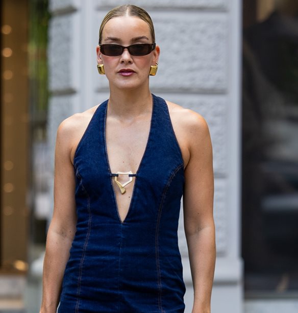 Η ολόσωμη denim φόρμα από MANGO που θα ερωτευτείς με την πρώτη ματιά