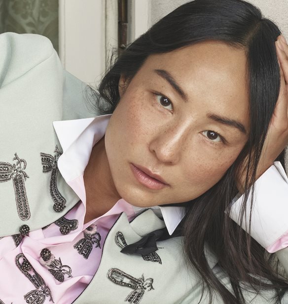 Η Greta Lee γίνεται η νέα μούσα του οίκου Dior