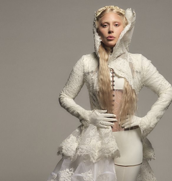 Η Lady Gaga μας λέει όλα όσα θέλουμε να ξέρουμε για το 'Abracadabra' μετά την εντυπωσιακή αποκάλυψη στα Grammys