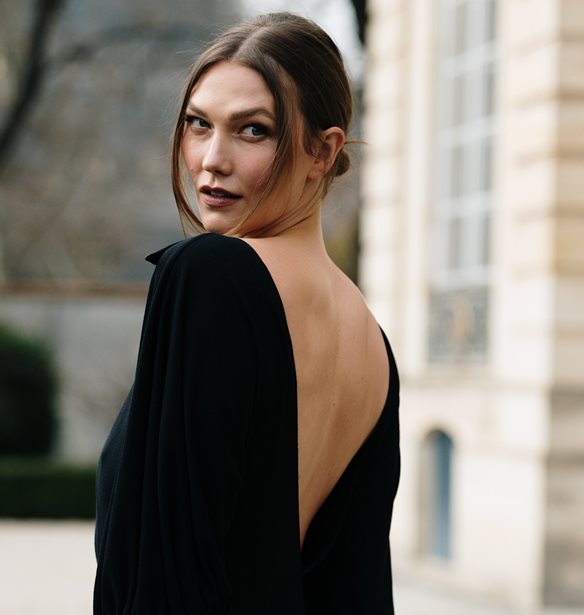 Το άρωμα που αποτυπώνει το βάθος και της αντιθέσεις της σπάνιας λευκής βιολέτας