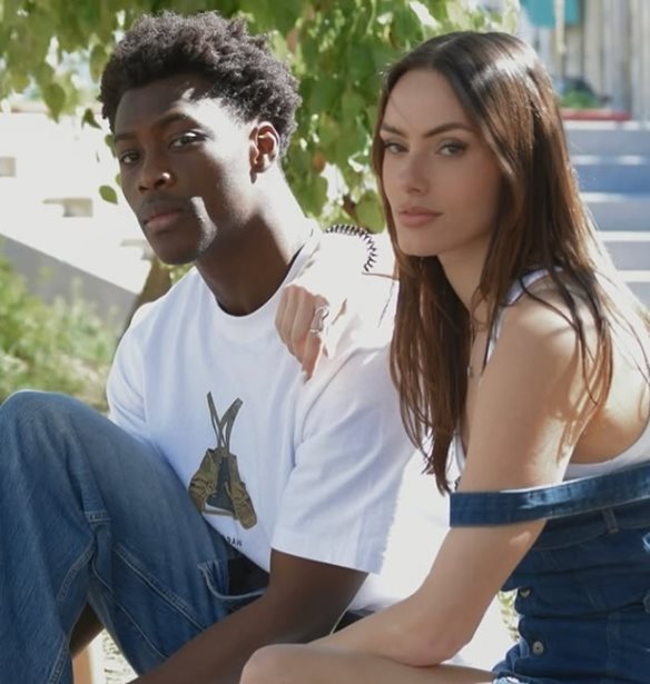 Το denim brand που φοράει ξανά και ξανά το πιο cool fashion crowd