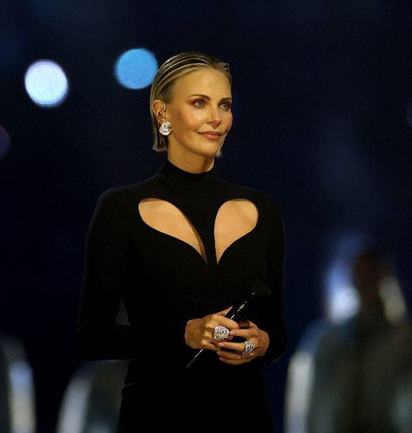 Charlize Theron: Το cutout φόρεμα γνωστού Ιταλικού οίκου στην έναρξη των Χειμερινών Ολυμπιακών Αγώνων