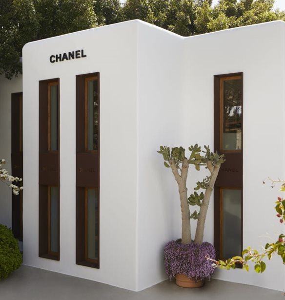 Η CHANEL επαναλειτουργεί τη boutique της στο NAMMOS VILLAGE στη Μύκονο