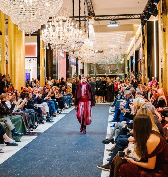 Stay Golden Fashion Show: Το runway που ανέβασε τον πήχη της μόδας στην Ελλάδα