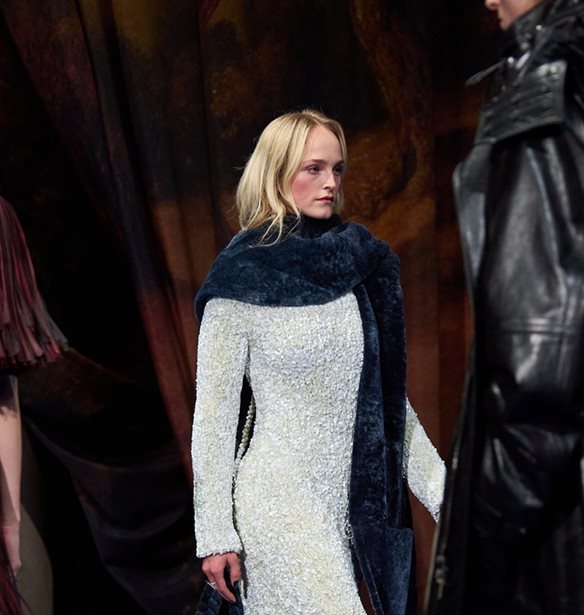 Burberry FW25: Ο Daniel Lee συνδύασε την κληρονομιά του οίκου με τη μόδα του αύριο