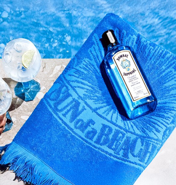 Step Into the Blue: To Bombay Sapphire premium gin μας καλεί να ζήσουμε την εμπειρία του μπλε με όλες μας τις αισθήσεις