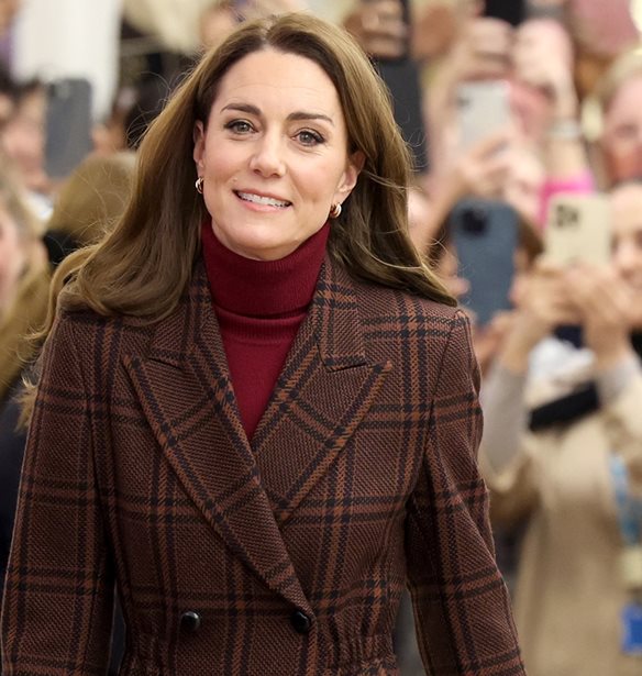Kate Middleton: Ζηλέψαμε το καρό παλτό της και το θέλουμε στη ντουλάπα μας