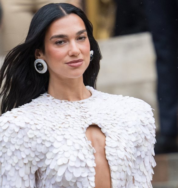 Snake print trend: Η Dua Lipa αναβιώνει την πιο τολμηρή τάση του φθινοπώρου