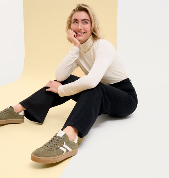 Αυτά τα ρετρό sneakers συνδυάζονται με κάθε look της ντουλάπας σου