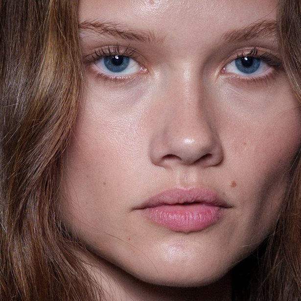 2 skincare συνήθειες που αν ακολουθείς από τα 30 θα έχεις πιο νεανικό δέρμα στα 60