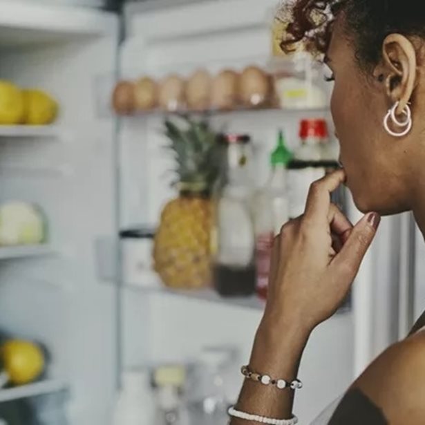 Αυτά είναι τα 4 τρόφιμα που δεν πρέπει να μπαίνουν στο ψυγείο αν θες να παραμείνουν φρέσκα