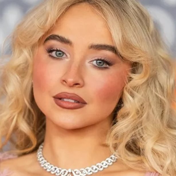 Boyfriend Blush: Το νέο trend στο ρουζ που σε κάνει να δείχνεις ερωτευμένη και πιο φρέσκια από ποτέ