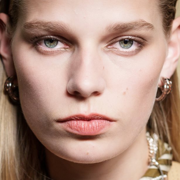 Αυτό το tip κάνει κάθε foundation να δείχνει απίστευτα φυσικό σε κάθε επιδερμίδα