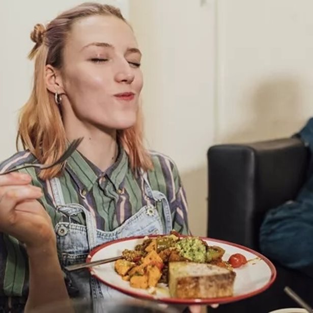 Mood booster στο πιάτο σου: Η τροφή του χειμώνα που "ανεβάζει" τη διάθεση