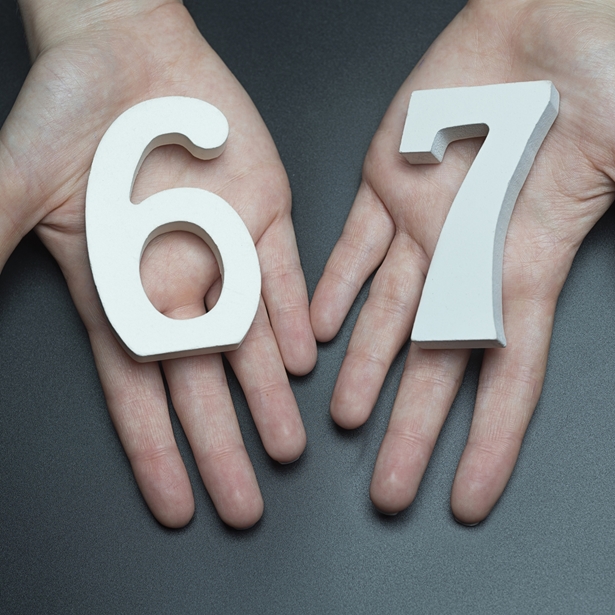 Η editor in chief του ELLE γράφει στο editorial Δεκεμβρίου για τo "67", τη λέξη της χρονιάς για το 2025