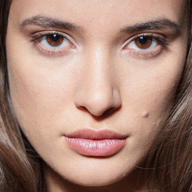 Αυτή είναι η πιο δημοφιλής mascara για όγκο στις βλεφαρίδες και κοστίζει ελάχιστα