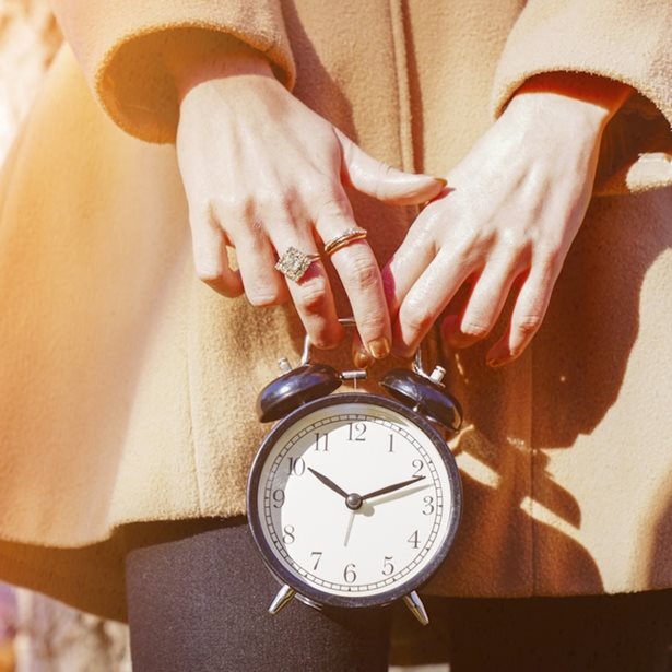 Η Zara Home αναβιώνει το αναλογικό ρολόι της δεκαετίας του 1970: Γιατί γίνεται απαραίτητο το 2026