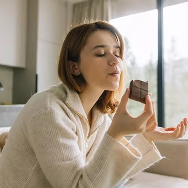 5 "απαγορευμένα" τρόφιμα που τελικά ρυθμίζουν την κορτιζόλη σου