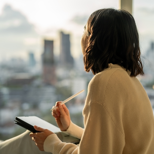 Η editor in chief του ELLE γράφει στο editorial Ιανουαρίου για το new year's ( re ) solution