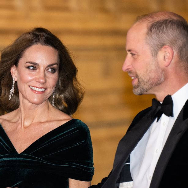 Kate Middleton: Σε νέα βραδινή εμφάνιση με off-shoulder σμαραγδί φόρεμα