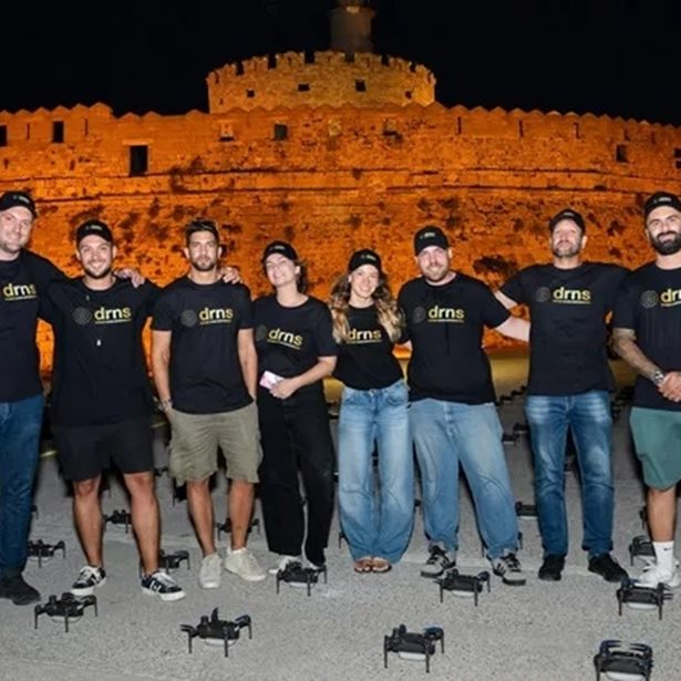 Το μεγαλύτερο drone show στην Ελλάδα: Ο Κολοσσός της Ρόδου "αναστήθηκε" στον ουρανό με 1.000 drones
