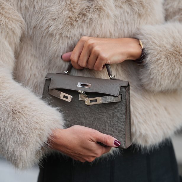 Cat eye nails: Η απόλυτη τάση στο μανικιούρ που πρέπει να δοκιμάσεις για τις γιορτές