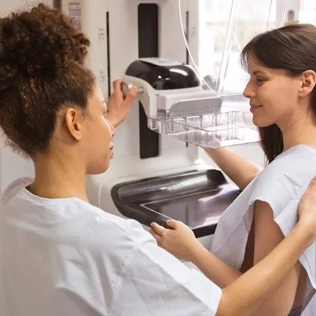 Γιατί δεν πρέπει να αναβάλεις την πρώτη σου μαστογραφία;