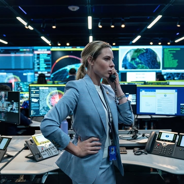 Η σύμβουλος έκδοσης του ELLE Φλώρα Τζημάκα γράφει για την επιστροφή των πυρηνικών όπλων και για την ανάγκη η παγκόσμια κοινότητα να αντιδράσει