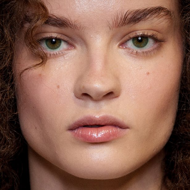 Σταγόνες Νεότητας: 3 πολλά υποσχόμενα προϊόντα για την πιο αποτελεσματική ρουτίνα αντιγήρανσης