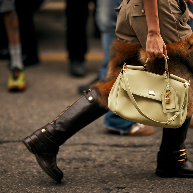 15 χρόνια μετά: Οι iconic μπότες που θα κάνουν δυναμικό comeback στα looks μας