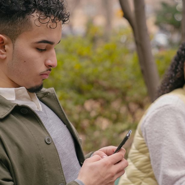 Νιώθεις ζήλια; Δες τι σημαίνει πραγματικά και πώς να τη διαχειριστείς