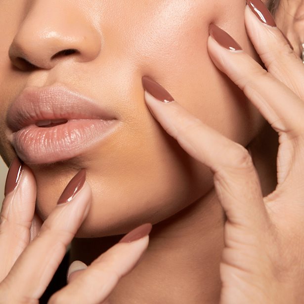 Bambi Nails: Το πιο ζεστό και ιδιαίτερο μανικιούρ της σεζόν