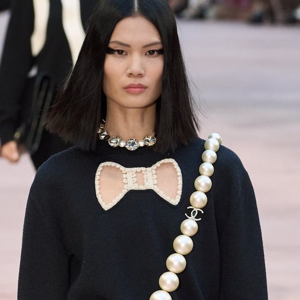 Πέρλες: Πώς να τις εντάξεις στο ντύσιμό σου με τα σωστά fashion items