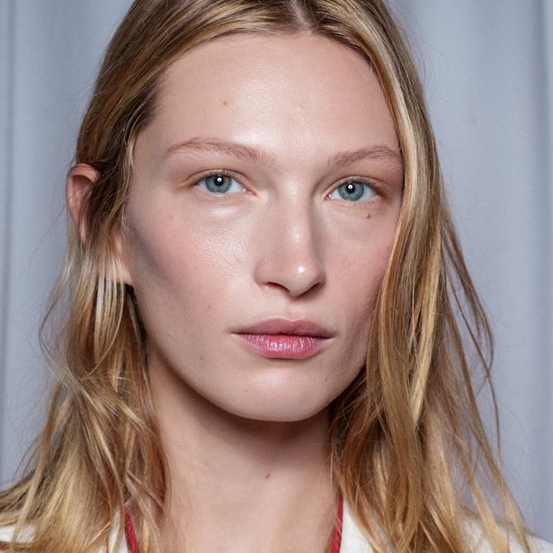 Το "χρυσό" στοιχείο στο skincare που αυξάνει την παραγωγή κολλαγόνου