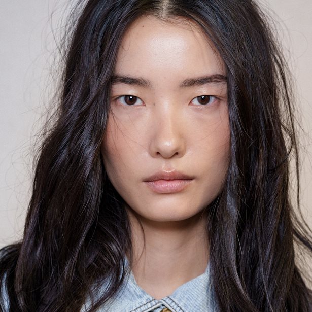 Το ασιατικό beauty μυστικό για να μην γκριζάρουν τα μαλλιά σου