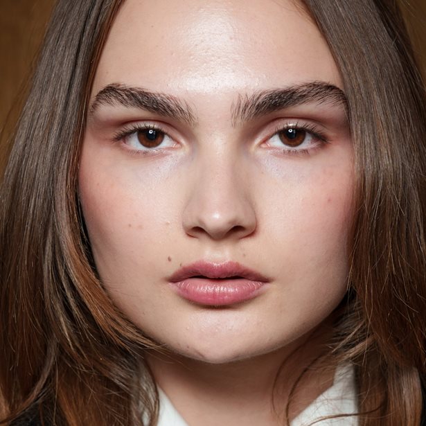 Η τεχνική στο contouring που μπορεί να σου χαρίσει γαλλική μύτη